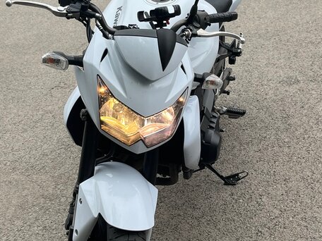 2010 Kawasaki Z 750, белый, 480000 рублей, вид 4