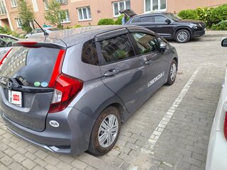2018 Honda Fit III Рестайлинг, серый, 1660000 рублей, вид 3