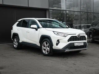 2020 Toyota RAV4 V (XA50), белый, 3430000 рублей, вид 3
