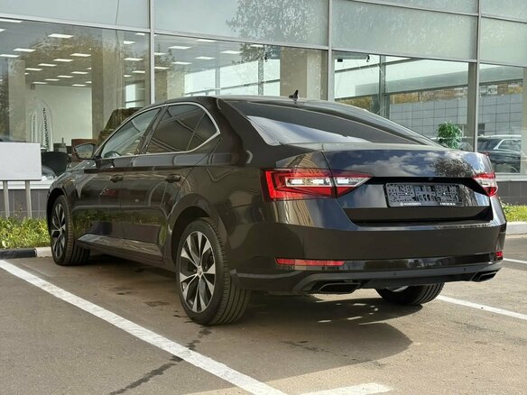 2016 Skoda Superb III, коричневый, 2050000 рублей - вид 4