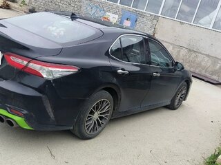 2020 Toyota Camry VIII (XV70), чёрный, 2750000 рублей, вид 3