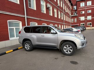 2011 Toyota Land Cruiser Prado 150 Series, серебристый, 2750000 рублей, вид 2