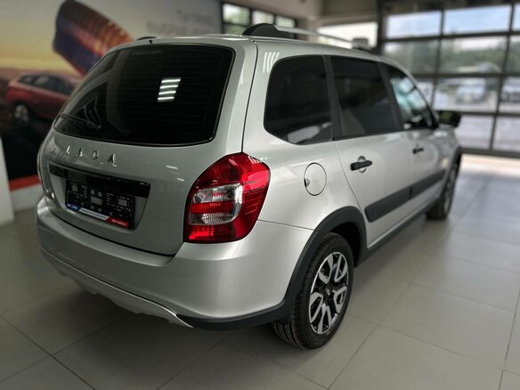 2026 Lada (ВАЗ) Granta Cross I Рестайлинг, серебристый - вид 2