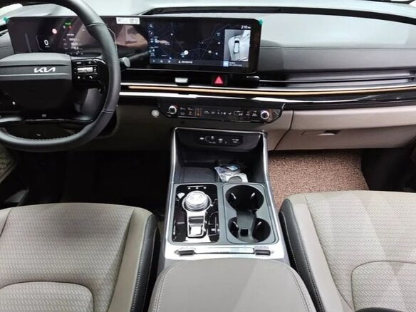 2025 Kia Carnival IV Рестайлинг, красный, 6215097 рублей - вид 5