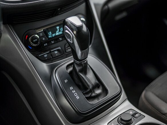 2015 Ford Kuga II, белый, 922000 рублей - вид 9
