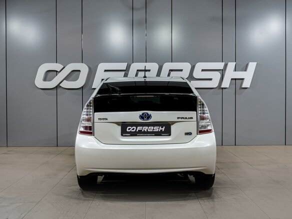 2010 Toyota Prius III (XW30), белый, 1499000 рублей - вид 3
