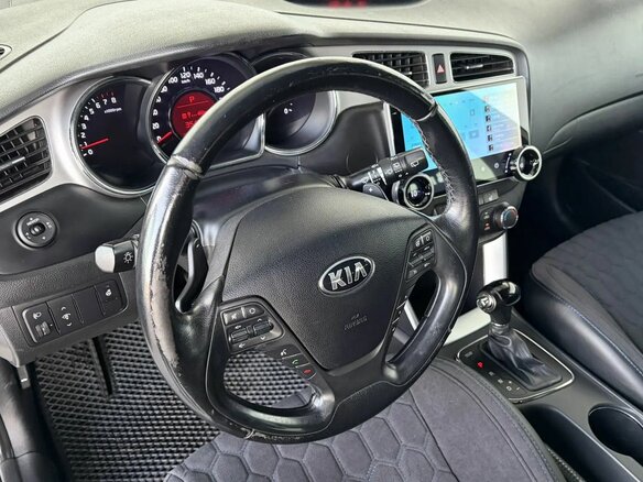 2015 Kia Ceed II, бежевый, 925000 рублей - вид 16