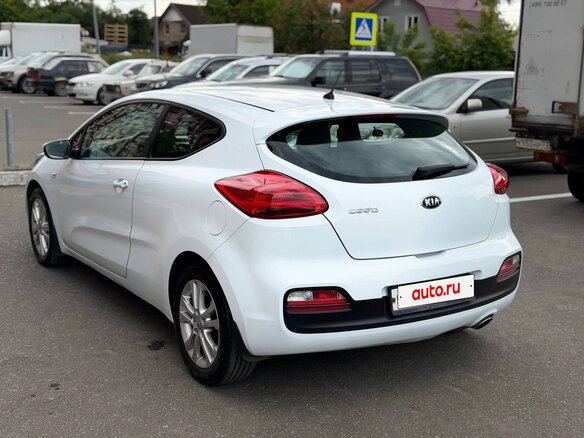 2013 Kia Ceed II, белый - вид 2