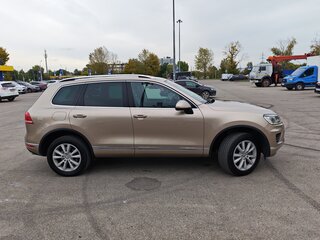 2016 Volkswagen Touareg II Рестайлинг, бежевый, 3000000 рублей, вид 5