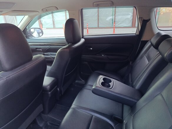 2017 Mitsubishi Outlander III Рестайлинг 2, белый, 1760000 рублей - вид 21