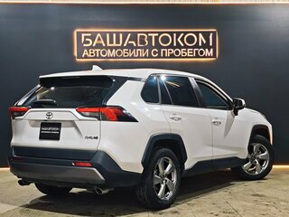 2022 Toyota RAV4 V (XA50), белый, 3450000 рублей, вид 4