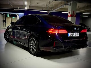 2025 BMW 5 серии 523d xDrive VIII (G60/G61/G68), чёрный, 7390000 рублей, вид 3