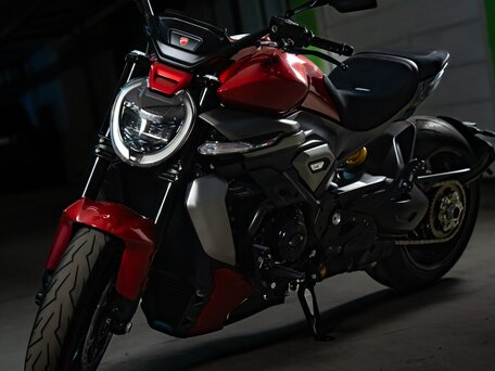 2026 Ducati XDiavel V4, пурпурный, 3390000 рублей, вид 5