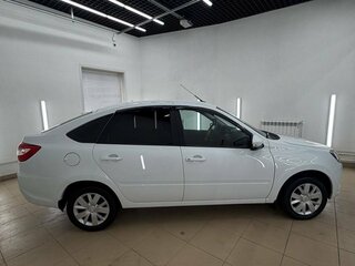 2023 Lada (ВАЗ) Granta I Рестайлинг, белый, 715000 рублей, вид 4