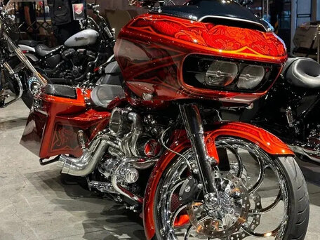 2016 Harley-Davidson Road Glide, красный, 4500000 рублей, вид 3