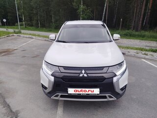 2022 Mitsubishi Outlander III Рестайлинг 3, белый, 2650000 рублей, вид 3