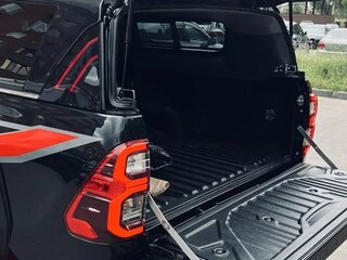2025 Toyota Hilux VIII Рестайлинг 2, чёрный, 7700000 рублей, вид 4