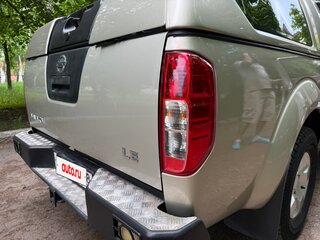 2011 Nissan Navara (Frontier) III (D40) Рестайлинг, серебристый, 1850000 рублей, вид 3