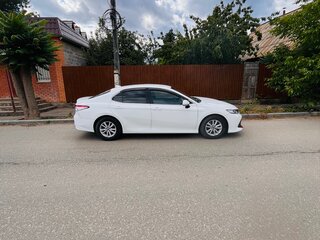 2019 Toyota Camry VIII (XV70), белый, 1850000 рублей, вид 2