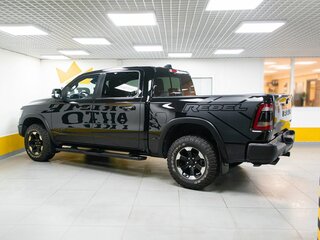 2022 Ram 1500 Crew Cab eTorque V, чёрный, 7999000 рублей, вид 4
