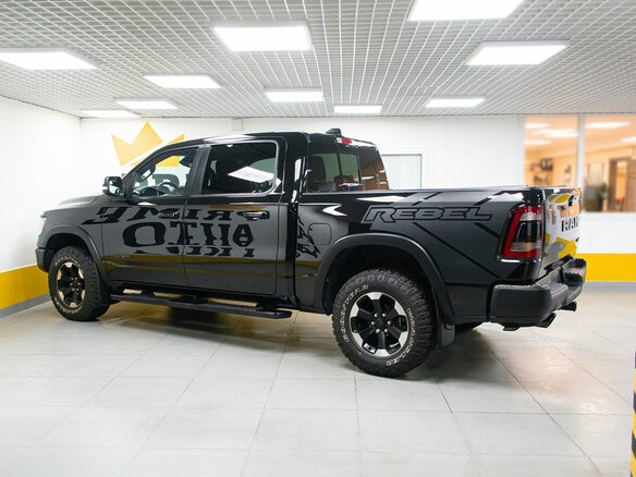 2022 Ram 1500 Crew Cab eTorque V, чёрный, 7999000 рублей - вид 3