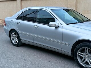 2001 Mercedes-Benz C-Класс 240 II (W203), серебристый, 450000 рублей, вид 2