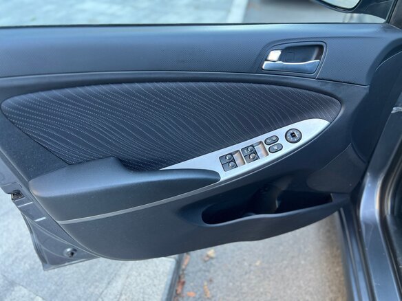 2014 Hyundai Solaris I Рестайлинг, серый, 1060000 рублей - вид 10