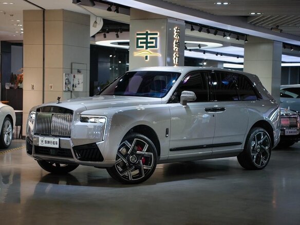 2025 Rolls-Royce Cullinan Black Badge I Рестайлинг (Series II), чёрный, 49000000 рублей