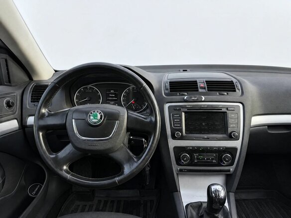 2010 Skoda Octavia II (A5) Рестайлинг, серебристый, 650000 рублей - вид 10