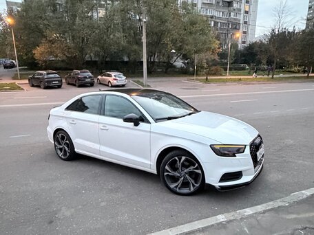 2018 Audi A3 III (8V) Рестайлинг, белый, 1600000 рублей, вид 4