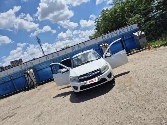 2013 Lada (ВАЗ) Granta I, белый, 430000 рублей - вид 2