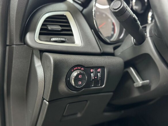 2013 Opel Astra J Рестайлинг, бежевый, 595000 рублей - вид 9