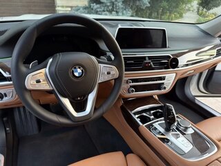 2019 BMW 7 серии Long 740Li xDrive VI (G11/G12) Рестайлинг, белый, 3400000 рублей, вид 2