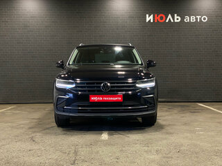 2021 Volkswagen Tiguan II Рестайлинг, чёрный, 2850000 рублей, вид 2
