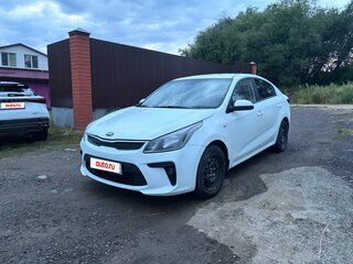 2017 Kia Rio IV, белый, 700000 рублей, вид 2