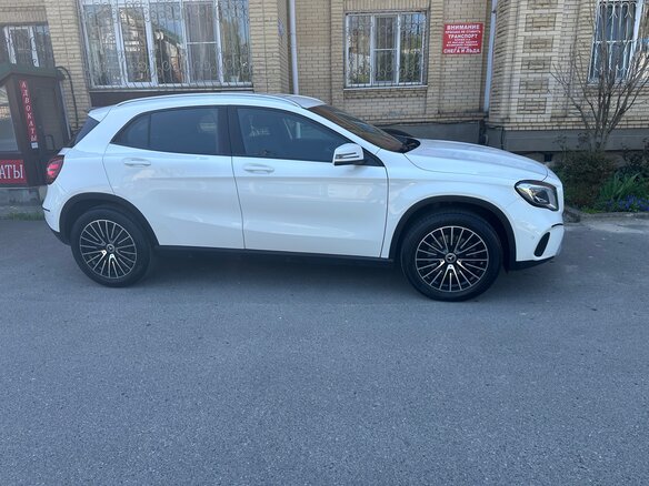 2017 Mercedes-Benz GLA 250 I (X156) Рестайлинг, белый, 2100000 рублей - вид 1