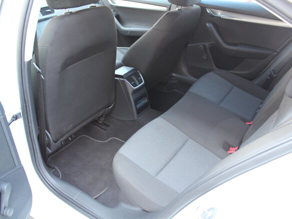 2015 Skoda Octavia III (A7), белый, 1150000 рублей - вид 8