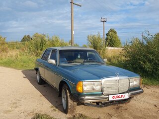 1978 Mercedes-Benz W123 300, зелёный, 360000 рублей, вид 2