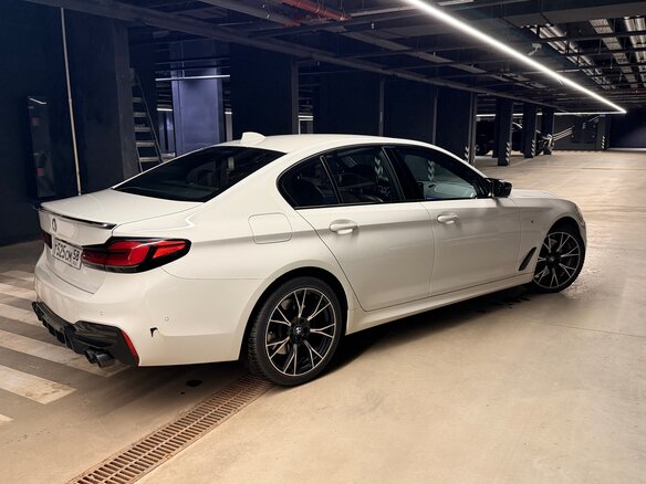 2018 BMW 5 серии 530d xDrive VII (G30/G31/G38), белый, 4050000 рублей - вид 3