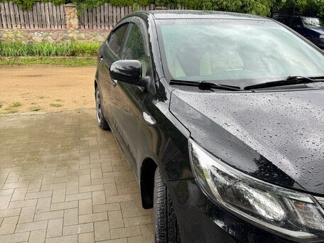 2016 Kia Rio III Рестайлинг, чёрный, 999999 рублей, вид 3