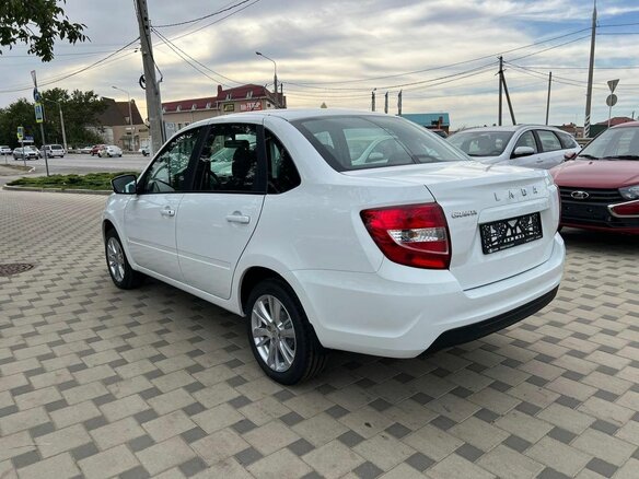 2026 Lada (ВАЗ) Granta I Рестайлинг, белый, 1094000 рублей - вид 5