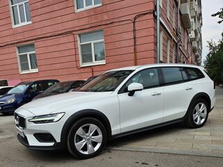 2020 Volvo V60 Cross Country II, белый, 3500000 рублей, вид 2