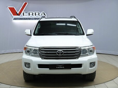 2013 Toyota Land Cruiser 200 Series Рестайлинг 1, белый, 3350000 рублей, вид 2