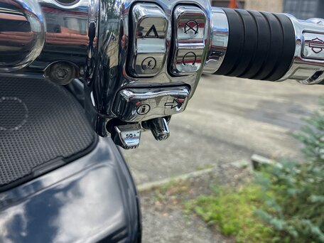 2021 Harley-Davidson CVO Road Glide, красный, 2550000 рублей, вид 3