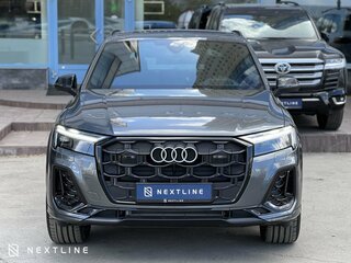 2025 Audi Q7 45 TFSI II (4M) Рестайлинг 2, серый, 9990000 рублей, вид 4