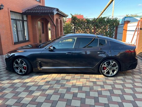 2019 Kia Stinger I, чёрный, 2750000 рублей, вид 4