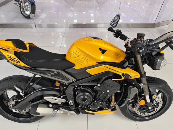 2025 Triumph Street Triple, жёлтый, 1550000 рублей - вид 5