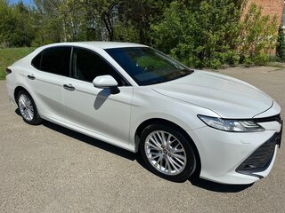 2020 Toyota Camry VIII (XV70), белый, 3100000 рублей, вид 2