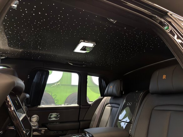 2025 Rolls-Royce Cullinan Black Badge I Рестайлинг (Series II), чёрный, 67900000 рублей - вид 21