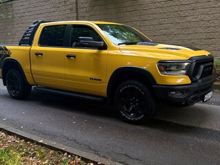 2023 Ram 1500 Crew Cab eTorque V, жёлтый, 7000000 рублей, вид 3